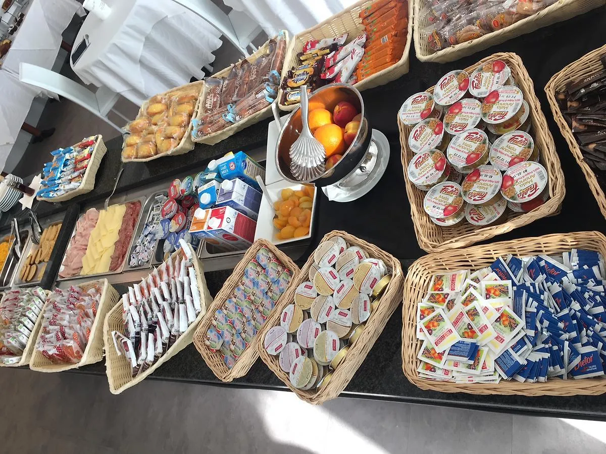 Hotel Commodore 切尔维亚